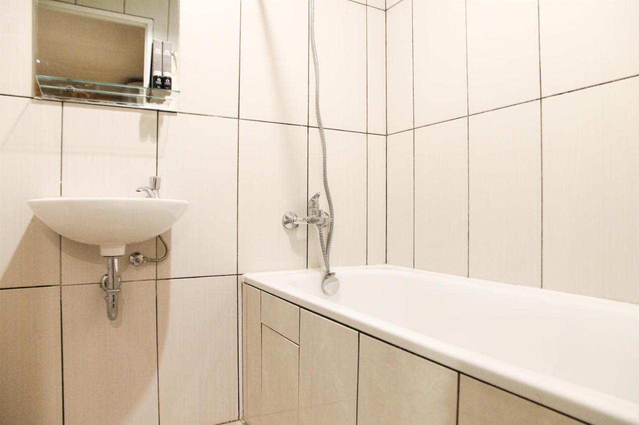 Apartemen Modern 2br Grand Kamala Lagoon By Travelio
